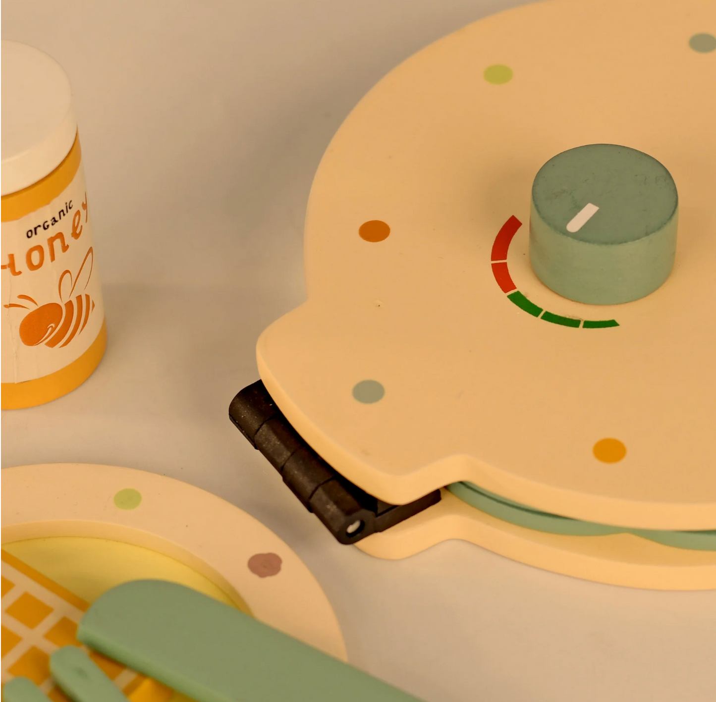 Playbox Wooden Waffle Maker in Champagne Beige